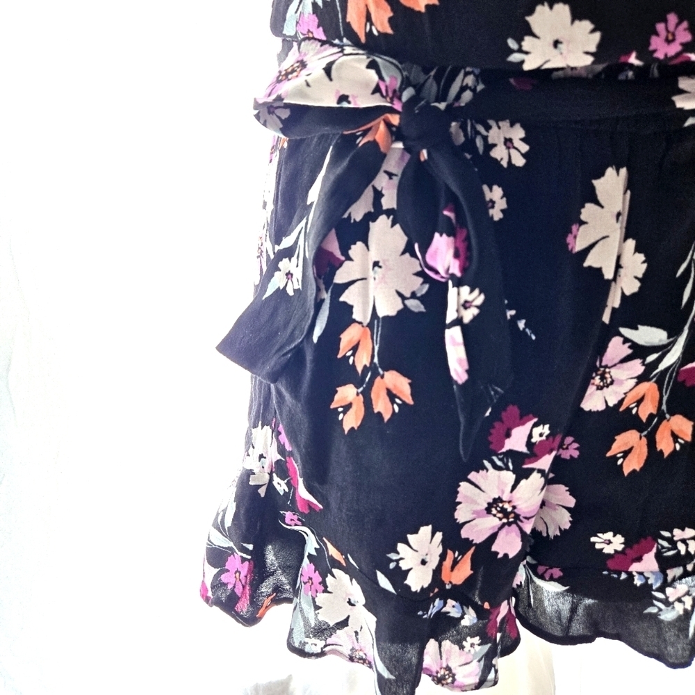 Pretty Floral LOFT Romper EUC - Picture 5 of 12